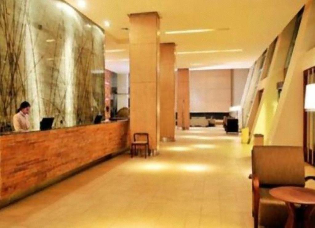 Hotel Dreams Valdivia Interior photo The lobby of the hotel