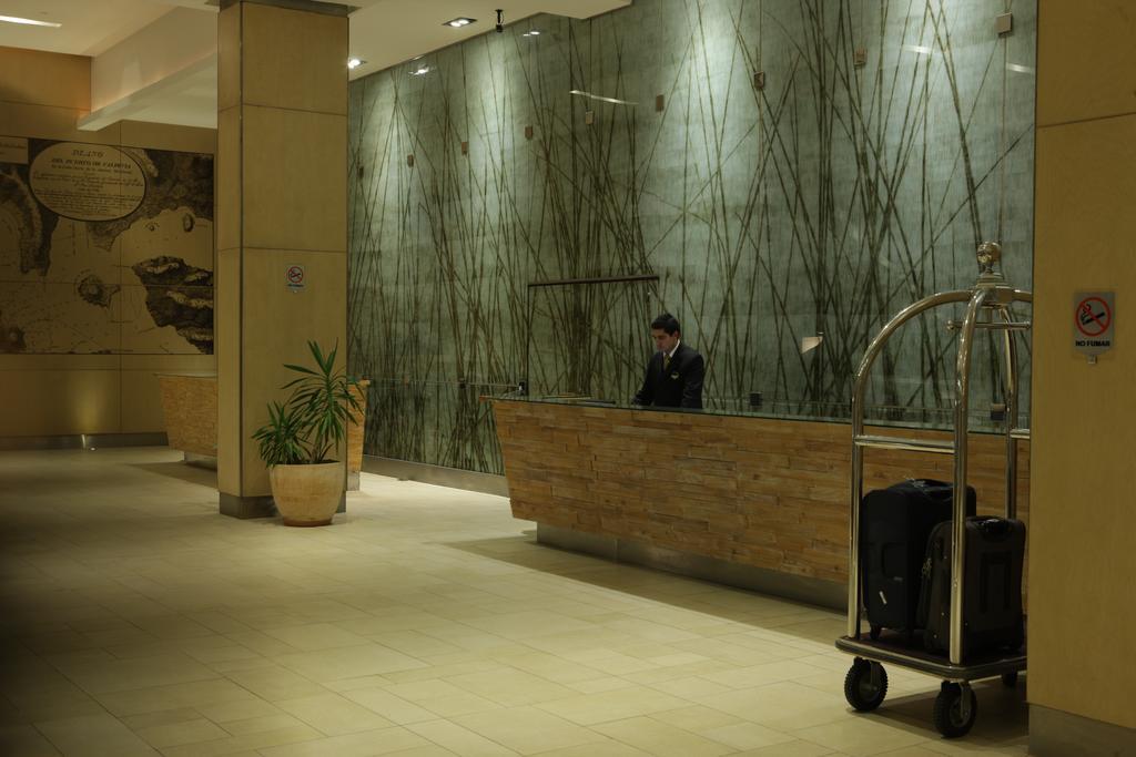 Hotel Dreams Valdivia Exterior photo A hotel concierge