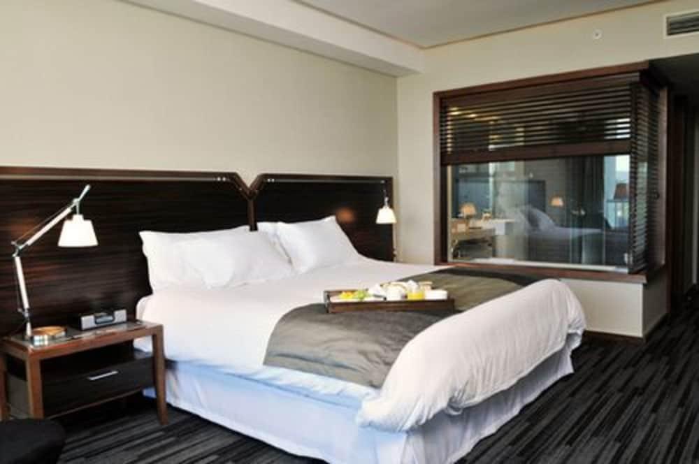 Hotel Dreams Valdivia Exterior photo A bedroom at the hotel