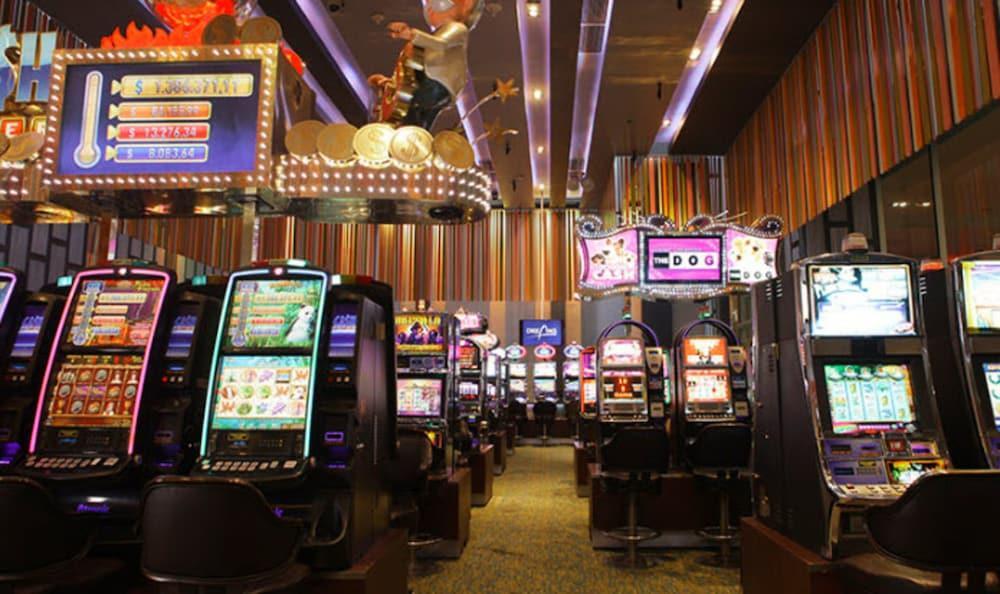 Hotel Dreams Valdivia Exterior photo A pachinko parlor in Tokyo