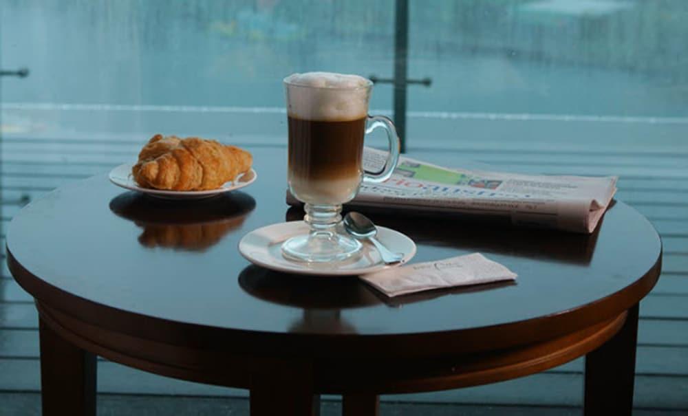 Hotel Dreams Valdivia Exterior photo A latte